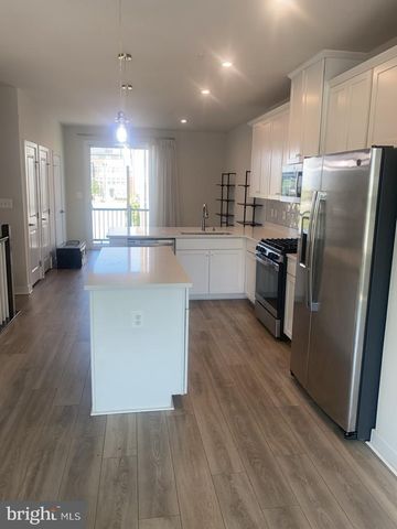 2821 EVANSGREEN DR, Suitland, MD 20746