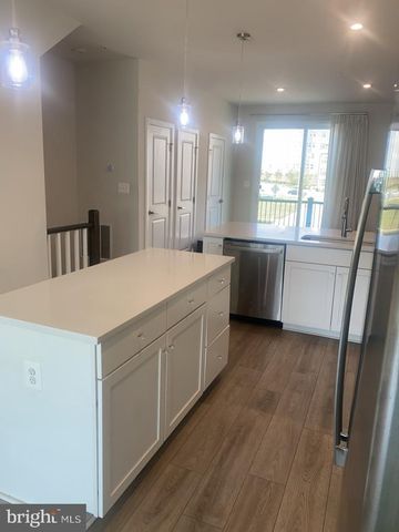 2821 EVANSGREEN DR, Suitland, MD 20746