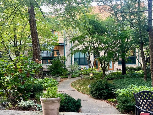 601 Linden Place 121, Evanston, IL 60202