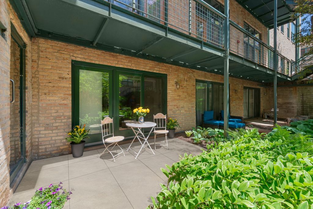 Image 17 of property listing at 601 Linden Place 121, Evanston, IL 60202