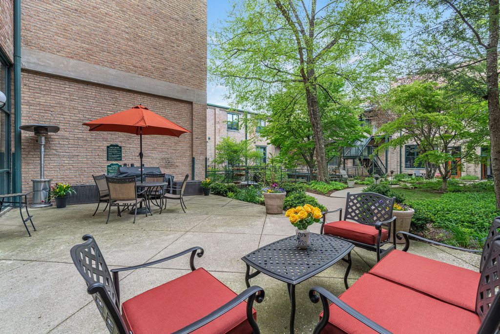Image 20 of property listing at 601 Linden Place 121, Evanston, IL 60202