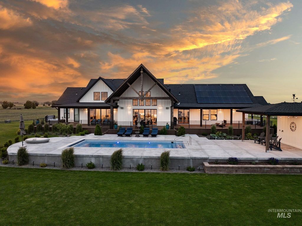 281 Lakeshore Dr, American Falls, ID 83211