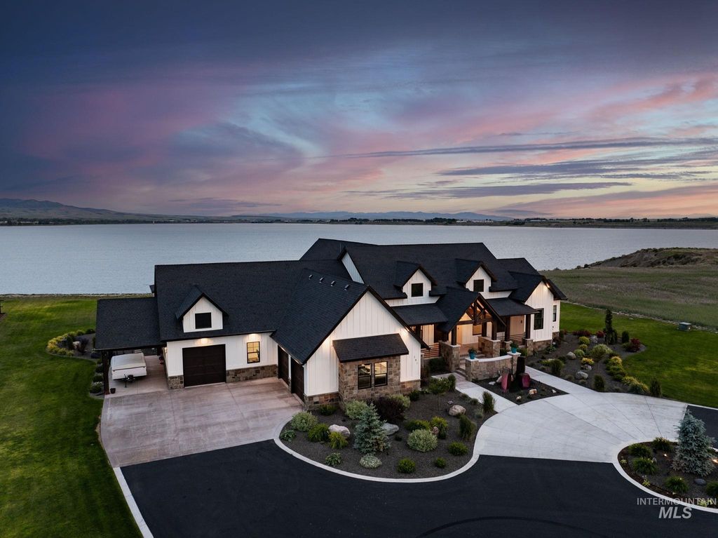 281 Lakeshore Dr, American Falls, ID 83211 photo 2