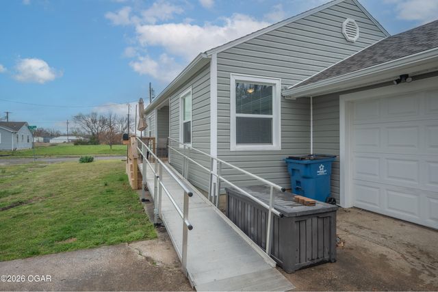 828 S Porter Avenue, Joplin, MO 64801