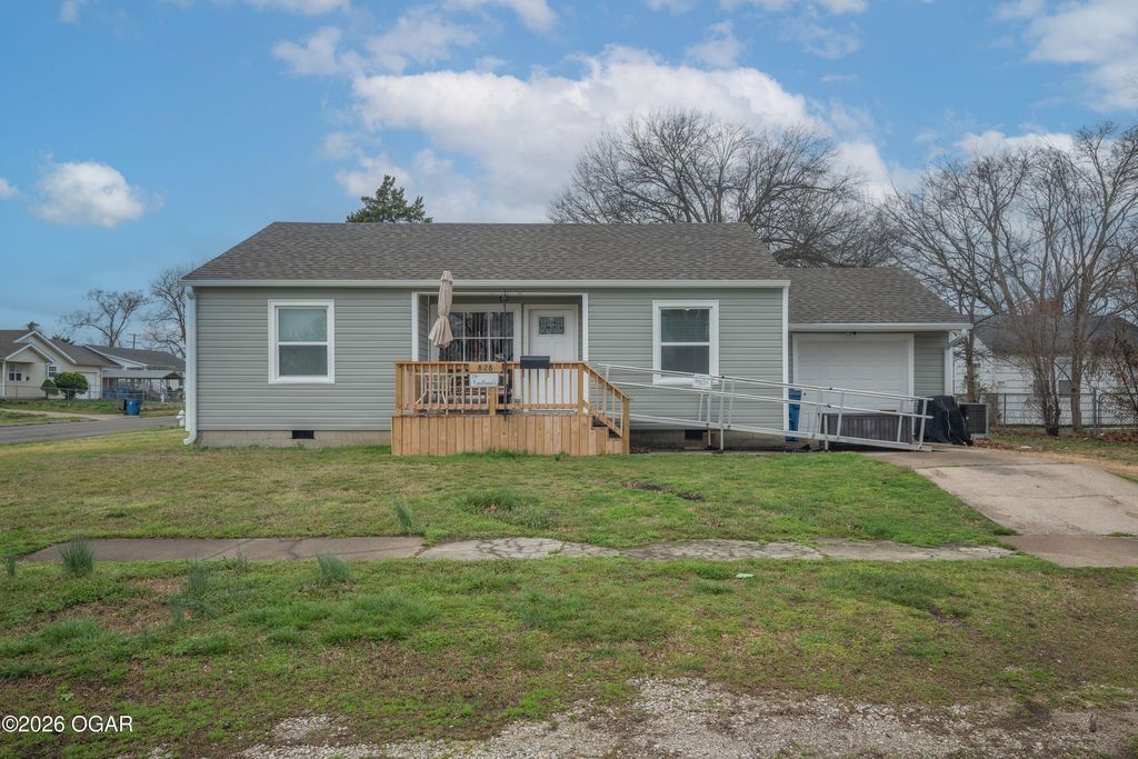828 S Porter Avenue, Joplin, MO 64801