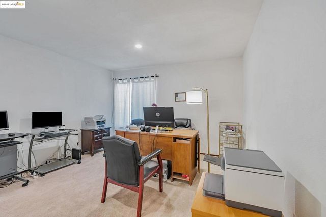 100 Lily Ct, Hercules, CA 94547