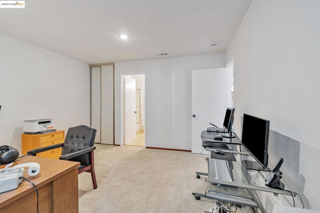 100 Lily Ct, Hercules, CA 94547