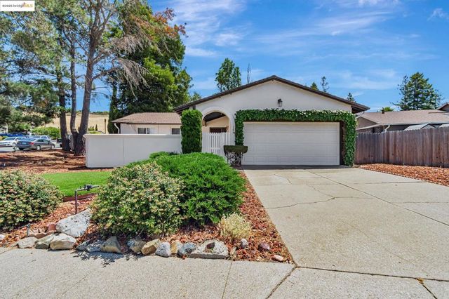 100 Lily Ct, Hercules, CA 94547