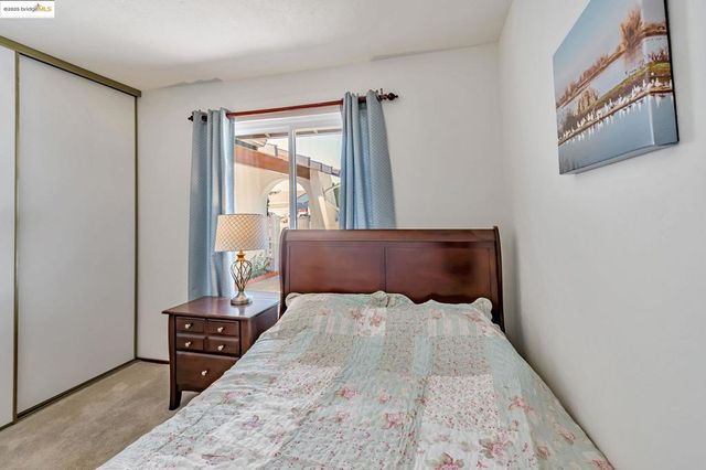 100 Lily Ct, Hercules, CA 94547
