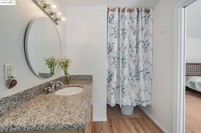 100 Lily Ct, Hercules, CA 94547