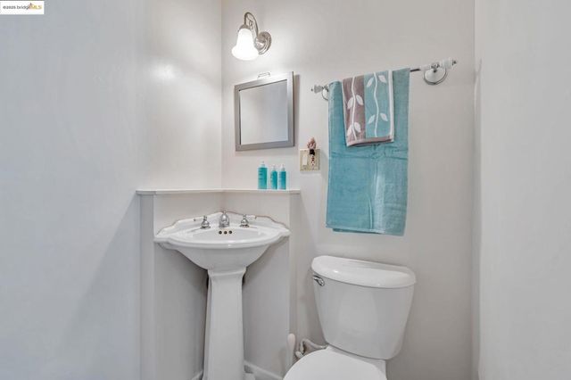 100 Lily Ct, Hercules, CA 94547