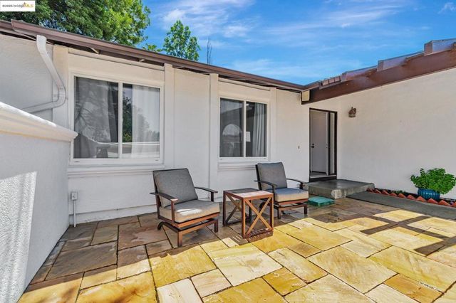 100 Lily Ct, Hercules, CA 94547