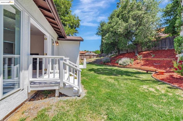 100 Lily Ct, Hercules, CA 94547