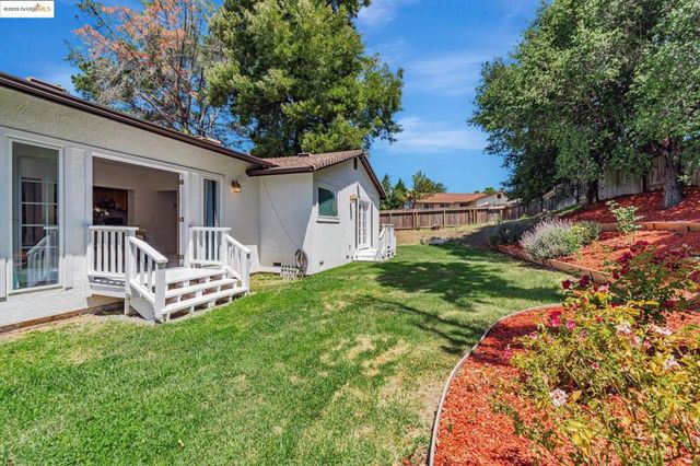 100 Lily Ct, Hercules, CA 94547
