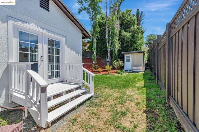 100 Lily Ct, Hercules, CA 94547