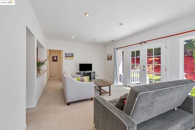100 Lily Ct, Hercules, CA 94547