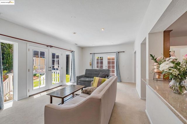 100 Lily Ct, Hercules, CA 94547