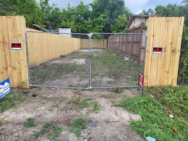 629 E 37th Street, Houston, TX 77022