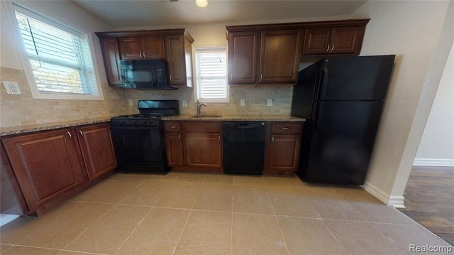 62 W Hayes Avenue, Hazel Park, MI 48030