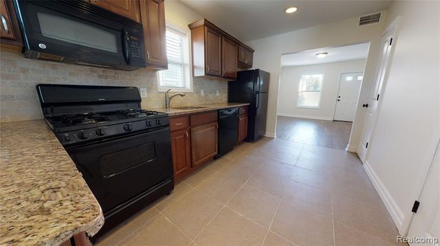 62 W Hayes Avenue, Hazel Park, MI 48030