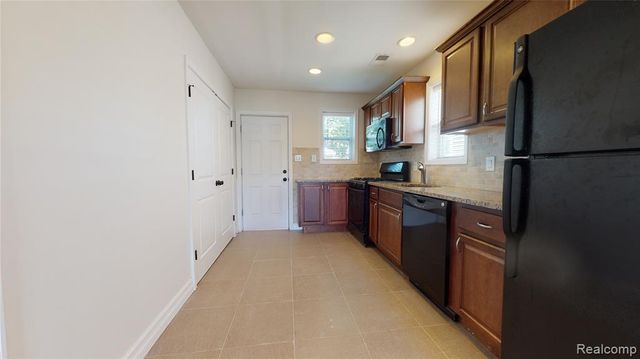 62 W Hayes Avenue, Hazel Park, MI 48030