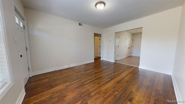 62 W Hayes Avenue, Hazel Park, MI 48030