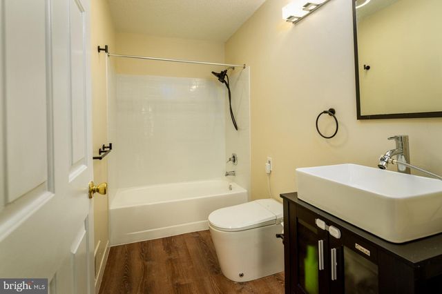 20 CHAMBERLIN CT, Trenton, NJ 08648