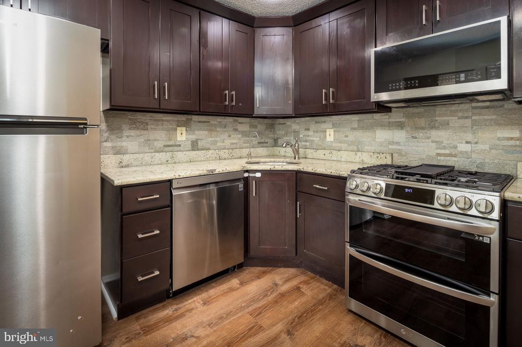 20 CHAMBERLIN CT, Trenton, NJ 08648
