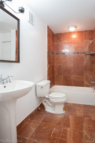 3559 Port Cove Drive, Waterford Charter Township, MI 48328