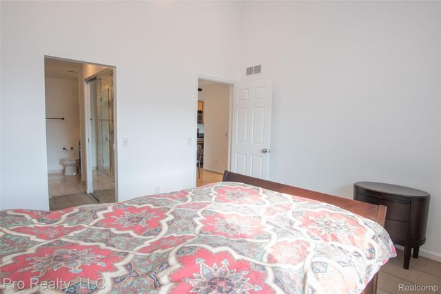 3559 Port Cove Drive, Waterford Charter Township, MI 48328