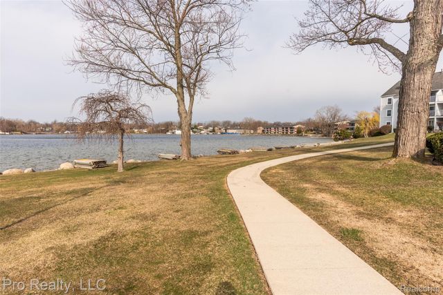 3559 Port Cove Drive, Waterford Charter Township, MI 48328