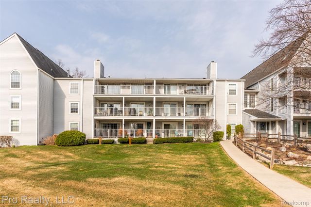 3559 Port Cove Drive, Waterford Charter Township, MI 48328