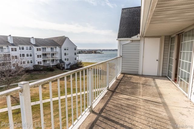 3559 Port Cove Drive, Waterford Charter Township, MI 48328