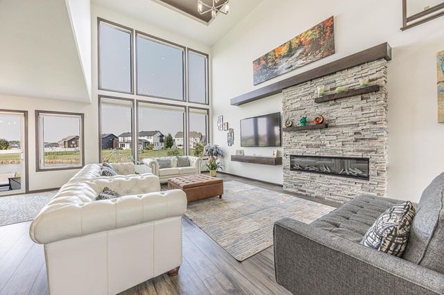 2432 Mcleod Drive E, West Fargo, ND 58078