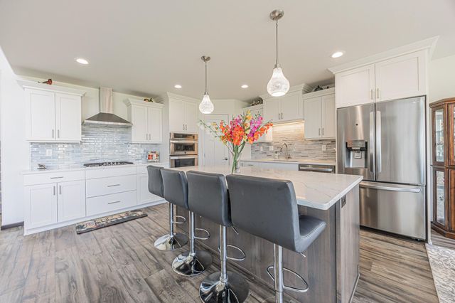 2432 Mcleod Drive E, West Fargo, ND 58078