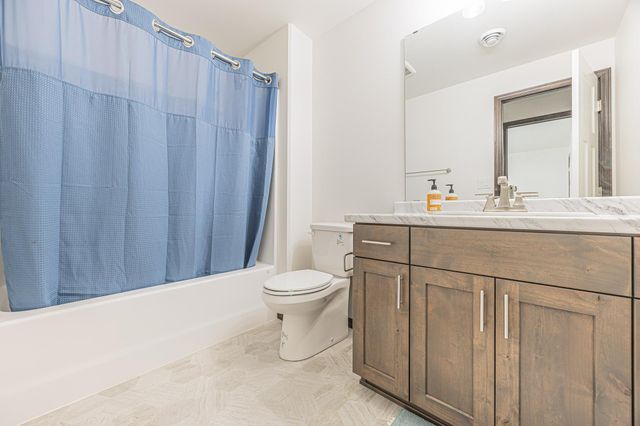 2432 Mcleod Drive E, West Fargo, ND 58078