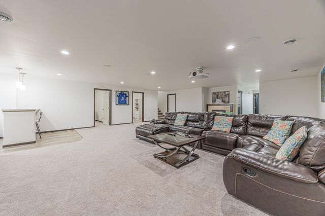 2432 Mcleod Drive E, West Fargo, ND 58078