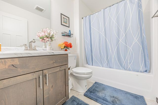 2432 Mcleod Drive E, West Fargo, ND 58078