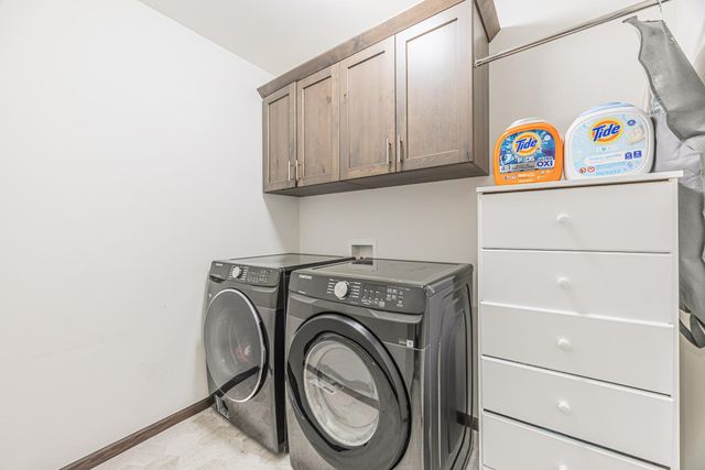 2432 Mcleod Drive E, West Fargo, ND 58078