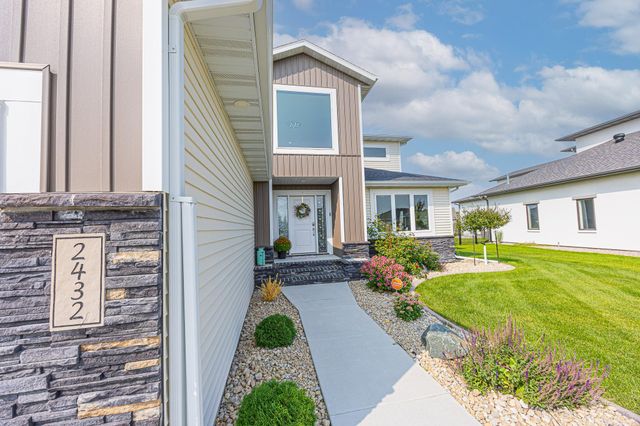 2432 Mcleod Drive E, West Fargo, ND 58078