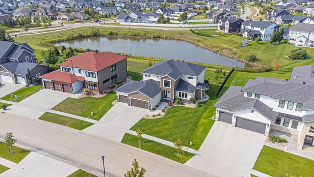 2432 Mcleod Drive E, West Fargo, ND 58078