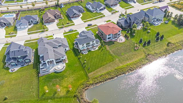 2432 Mcleod Drive E, West Fargo, ND 58078