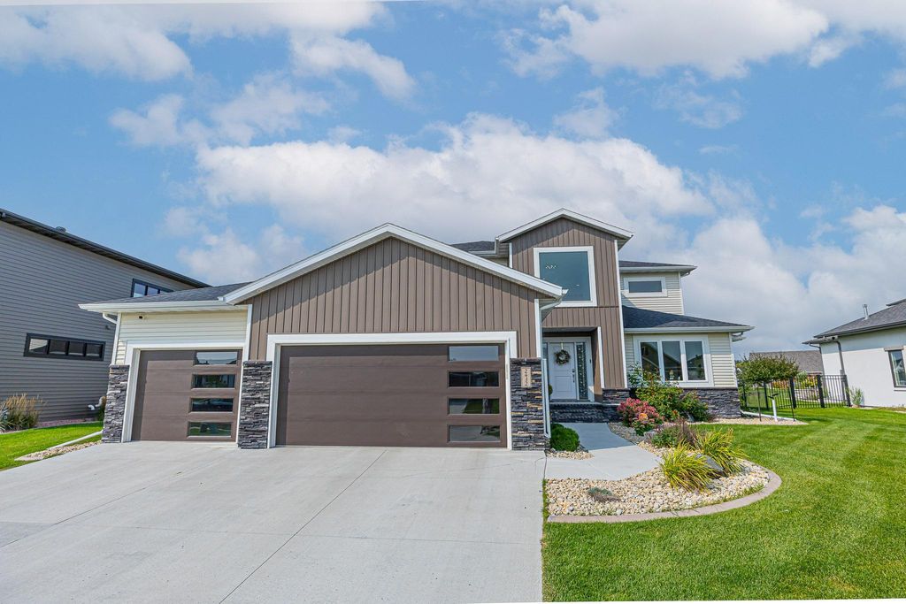 2432 Mcleod Drive E, West Fargo, ND 58078