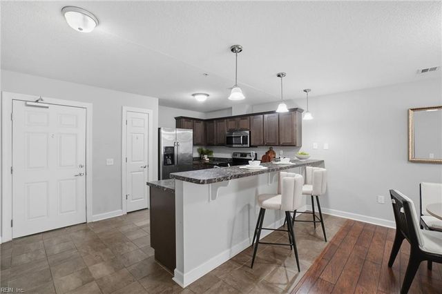 1016 Thoroughgood Way Apt 104, Chesapeake, VA 23324