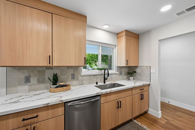 6231 Paris St, Citrus Heights, CA 95621