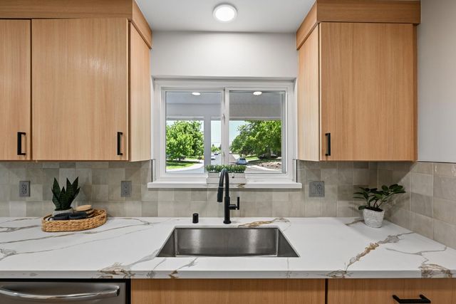 6231 Paris St, Citrus Heights, CA 95621