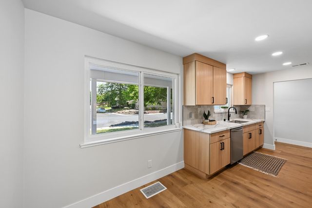 6231 Paris St, Citrus Heights, CA 95621