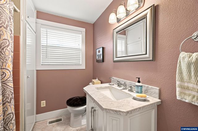 1050 Astor Wy, Woodburn, OR 97071