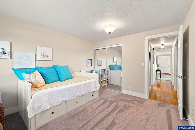 1050 Astor Wy, Woodburn, OR 97071