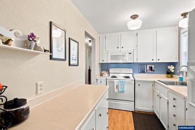 1050 Astor Wy, Woodburn, OR 97071